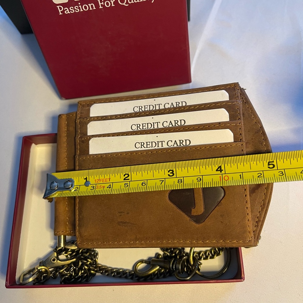 New in box men’s leather wallet with chain - Picture 2 of 6